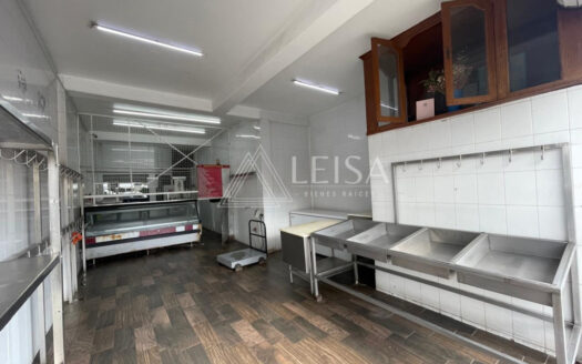 Inmueble en Nezahualcoyotl con Local Comercial